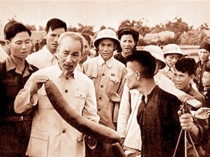 Hoạt động kỷ niệm 65 năm Ngày Chủ tịch Hồ Chí Minh ra Lời kêu gọi thi đua ái quốc - ảnh 1